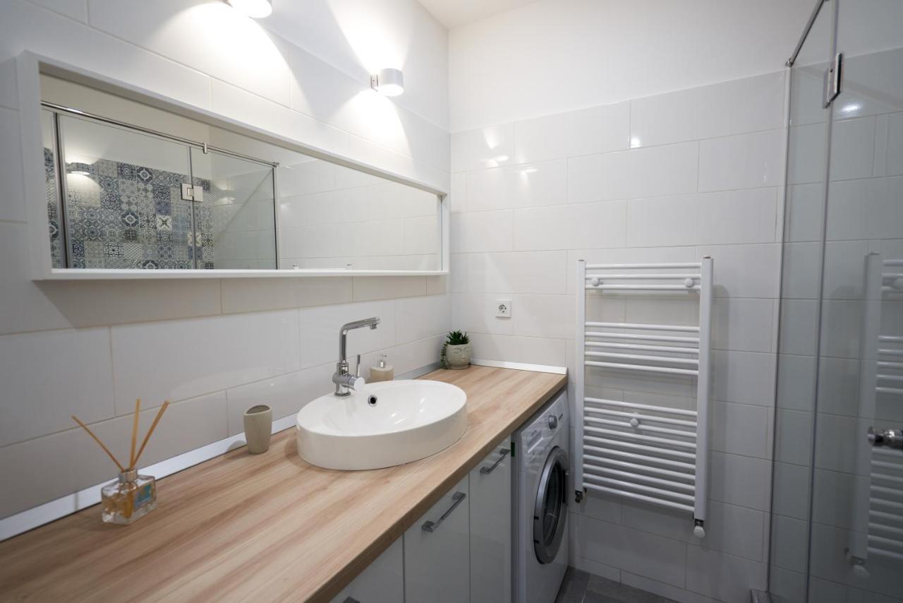Modern Apartment In The Heart Of بوخارست المظهر الخارجي الصورة